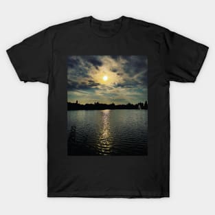 Central Park Sunset Lake Manhattan Skyline NYC T-Shirt